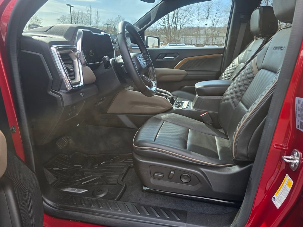 Used 2023 GMC Canyon Denali image 16