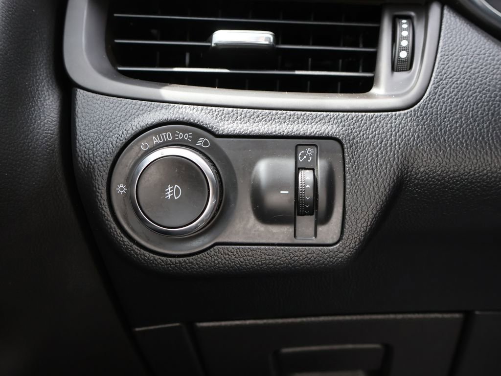 Used 2019 Buick Envision Essence FWD image 31