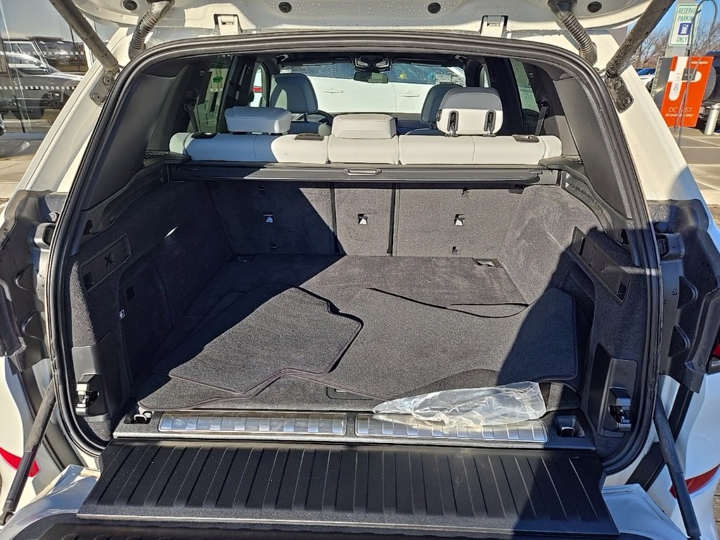 Used 2025 BMW X5 xDrive50e w/ M Sport Package image 17