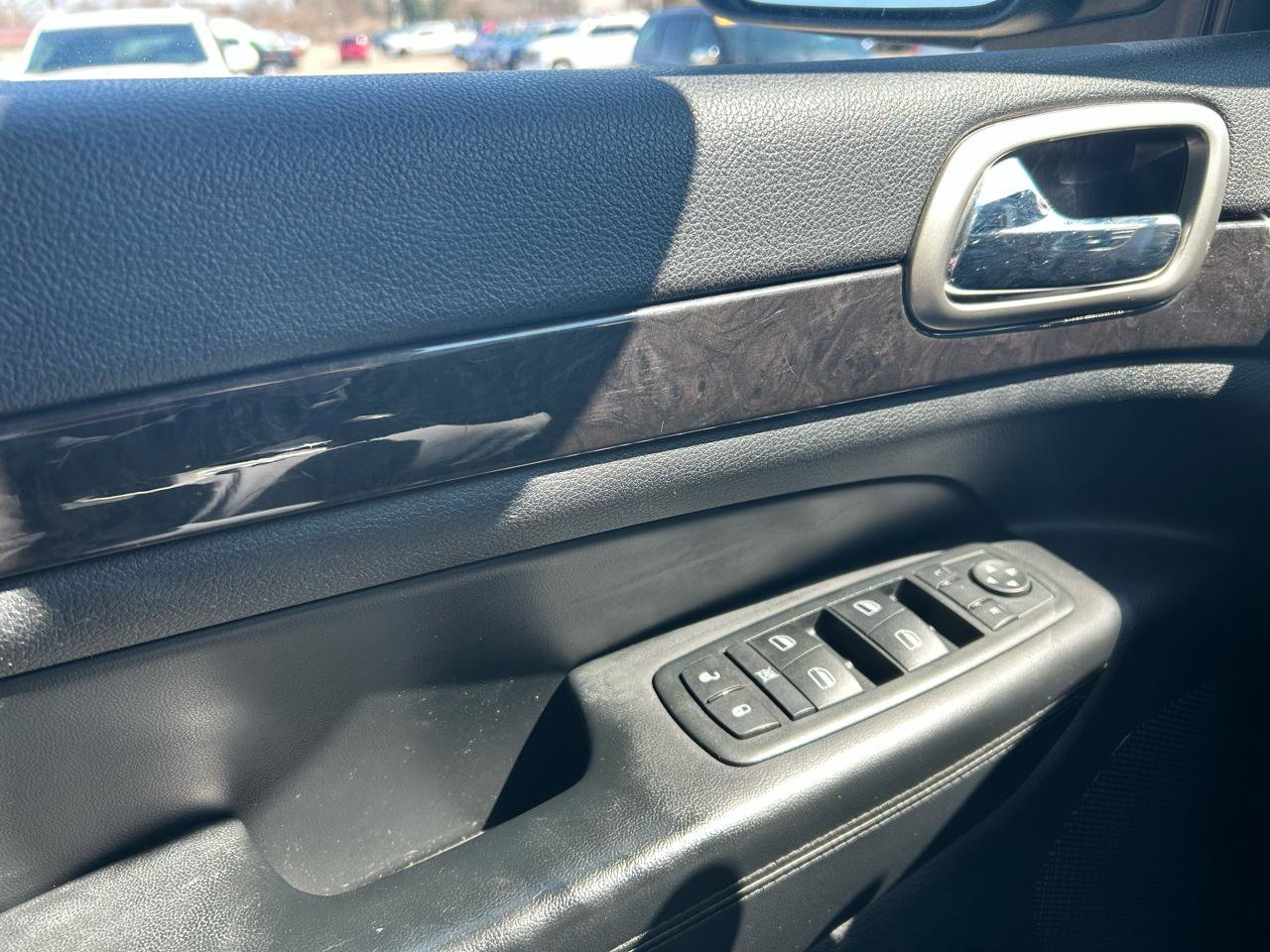 Used 2011 Jeep Grand Cherokee Laredo image 25