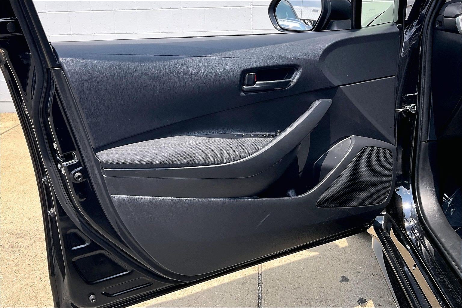Used 2025 Toyota Corolla LE FWD image 27