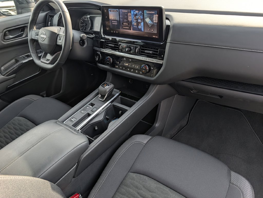 Used 2026 Nissan Pathfinder SV FWD image 33