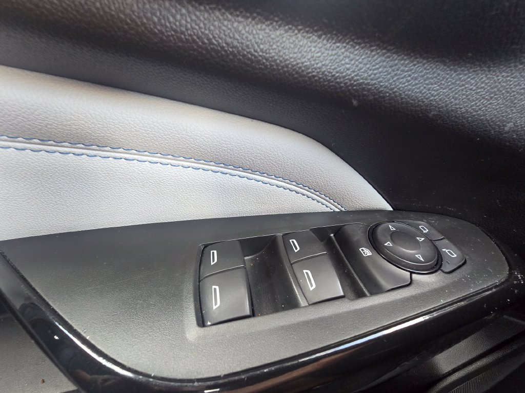 Used 2025 Chevrolet Trax LT w/ LT Convenience Package FWD image 23