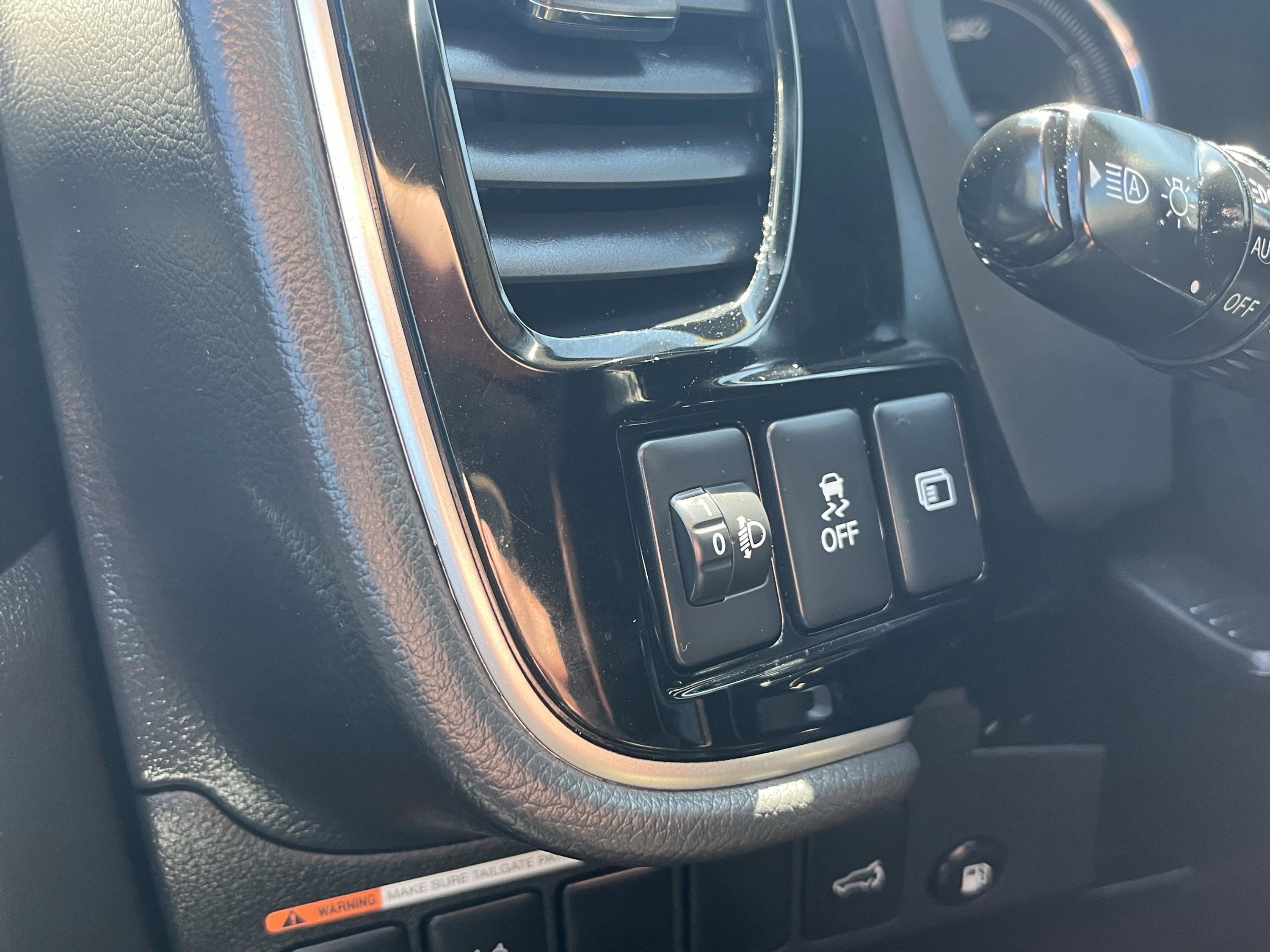 Used 2018 Mitsubishi Outlander SEL image 21