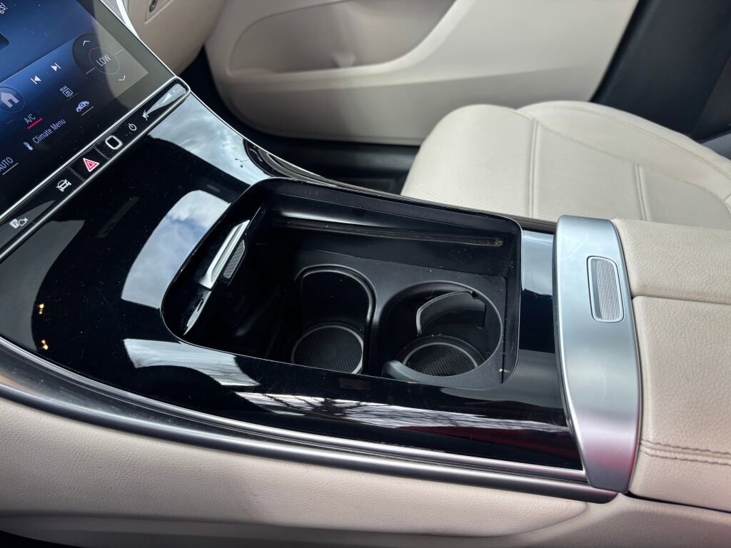 Used 2024 Mercedes-Benz GLC 300 4MATIC image 14