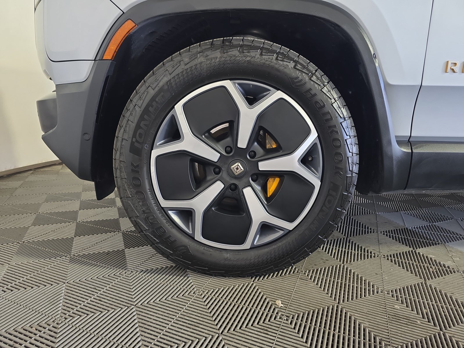 Used 2024 Rivian R1T Adventure Quad AWD/4WD image 9