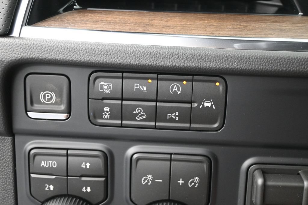 New 2026 Chevrolet Suburban High Country AWD/4WD image 34