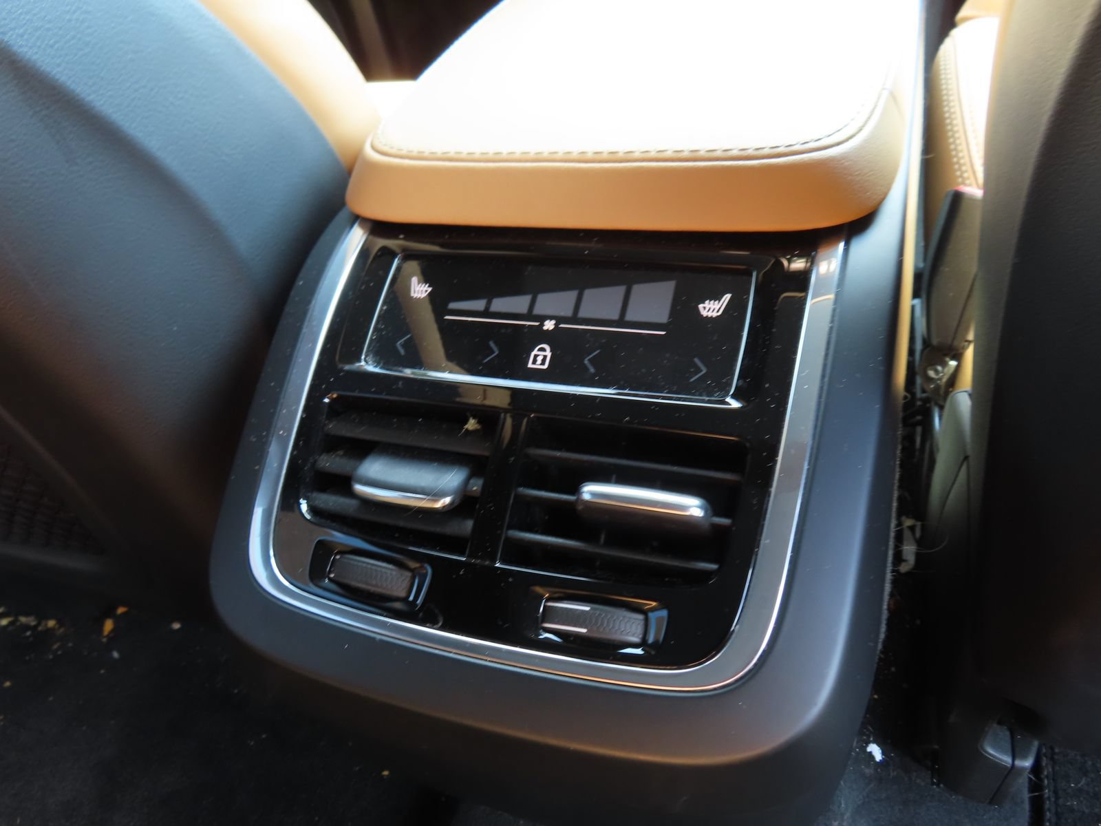 Used 2023 Volvo XC90 B6 Ultimate w/ Lounge Package AWD/4WD image 38