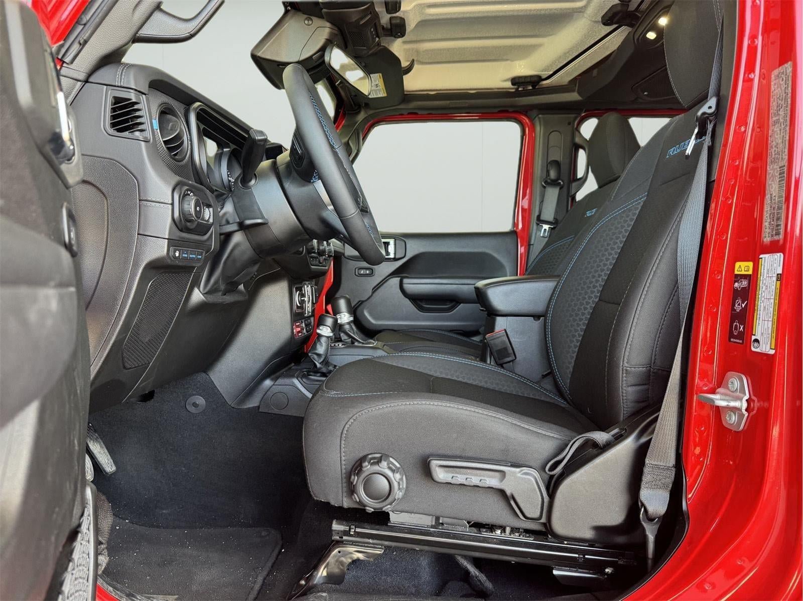 Used 2025 Jeep Wrangler Unlimited Rubicon 4xe w/ Convenience Group AWD/4WD image 11