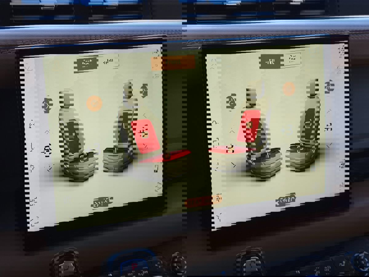 Used 2023 Land Rover Defender 130 S image 44