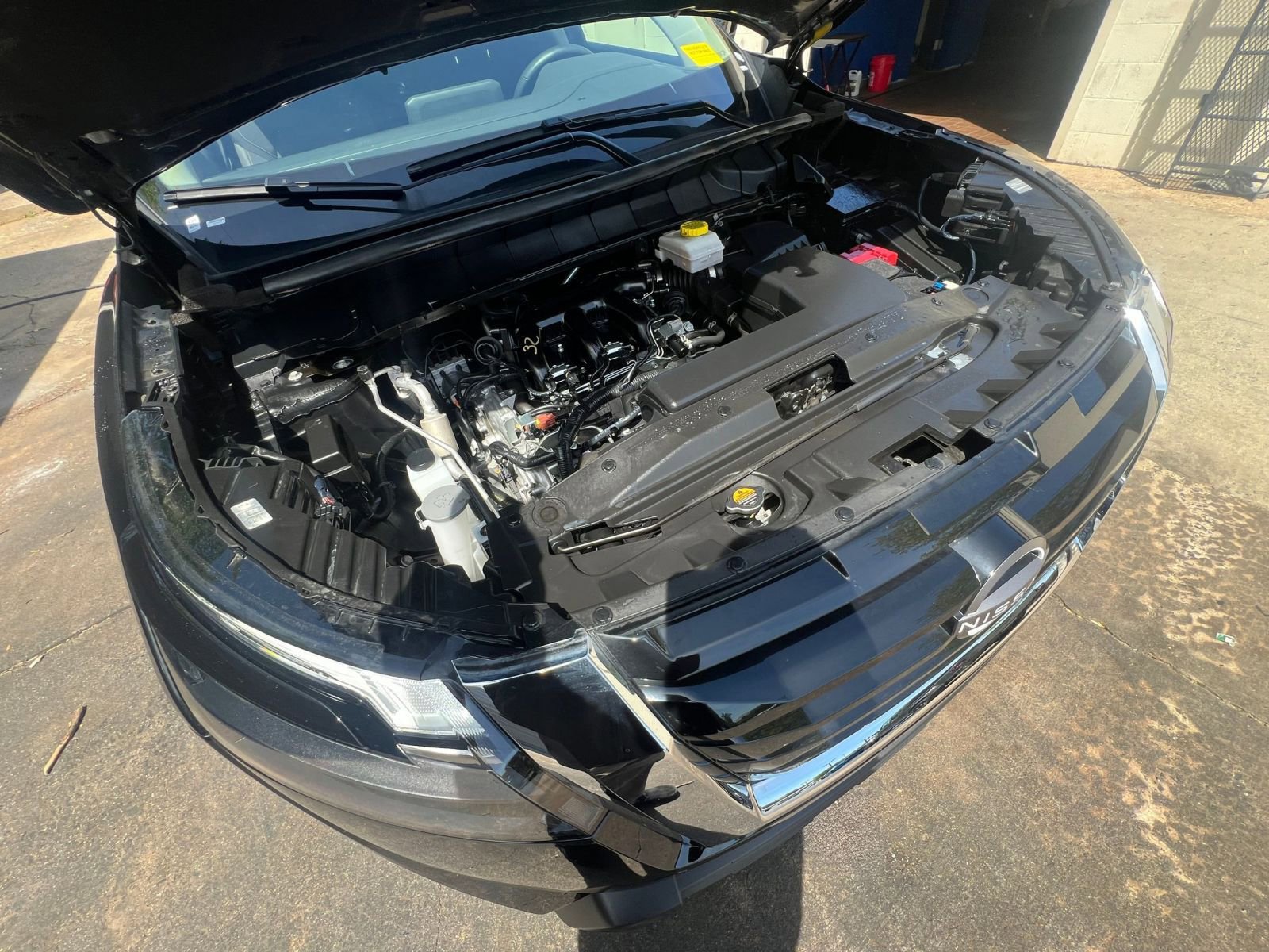 Used 2025 Nissan Pathfinder SV FWD image 32
