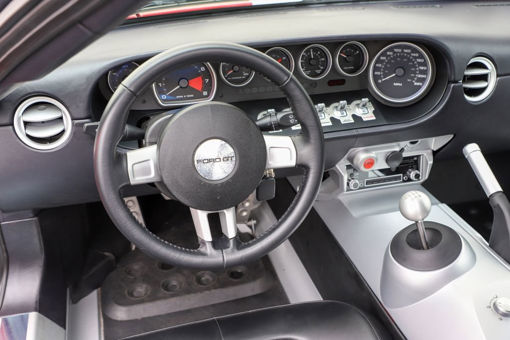 Used 2006 Ford GT RWD image 8