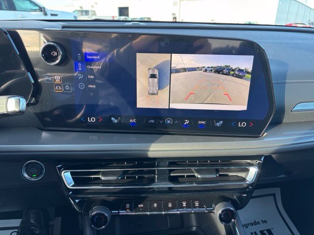 New 2027 Chevrolet Traverse LT w/ Sun and Wheel Package AWD/4WD image 12