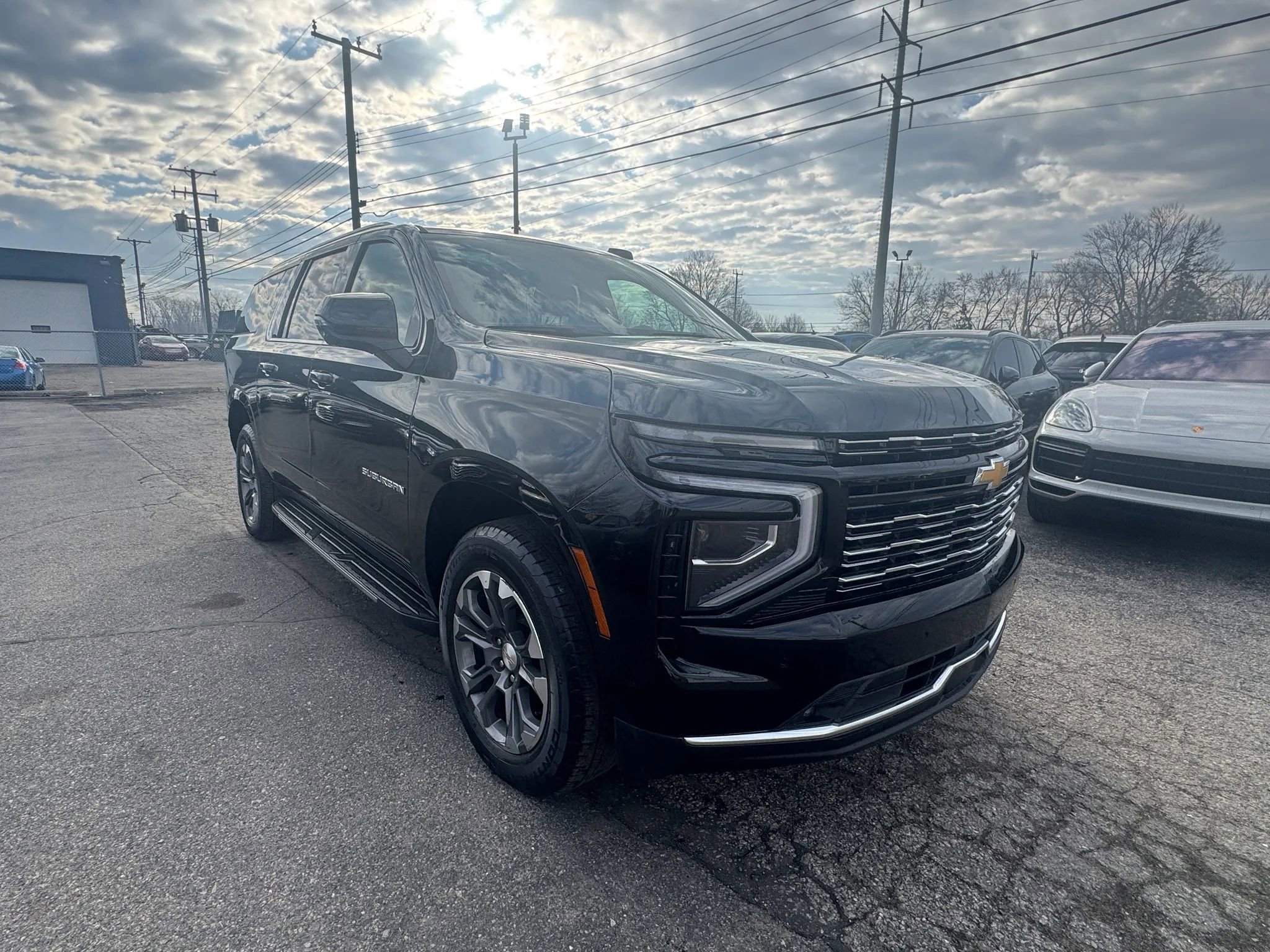 Used 2025 Chevrolet Suburban LT w/ Comfort Package image 3