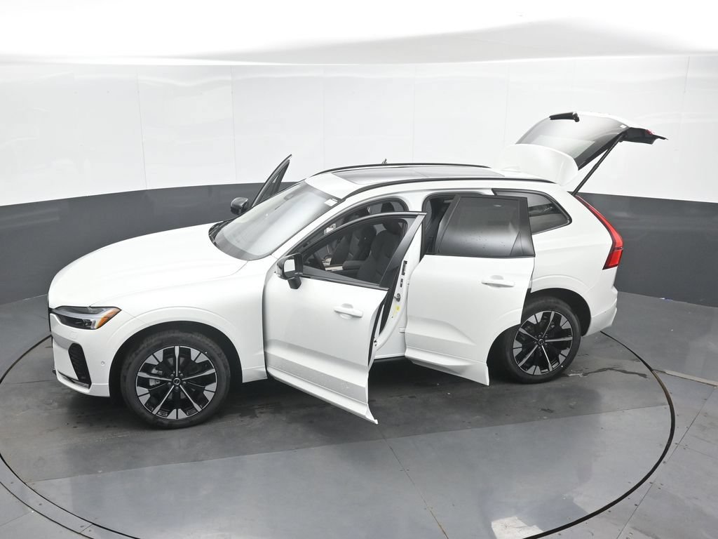New 2026 Volvo XC60 B5 Plus w/ Climate Package AWD/4WD image 45