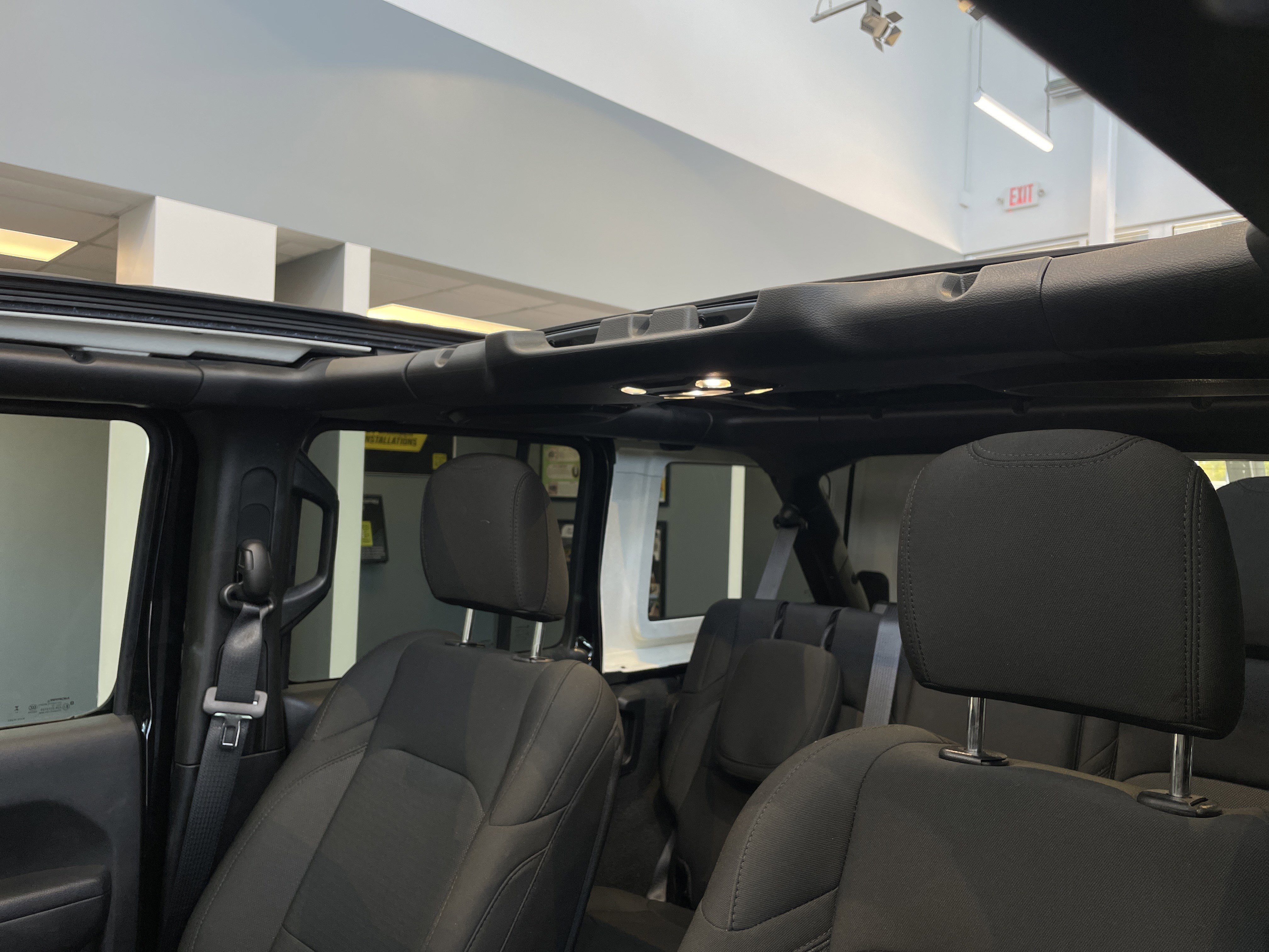 Used 2023 Jeep Wrangler Unlimited w/ Sun & Screen Package image 56