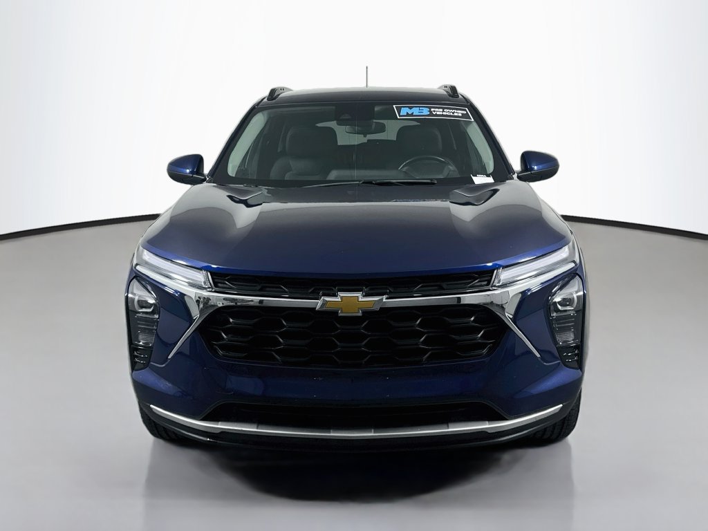 Used 2024 Chevrolet Trax LT w/ LT Convenience Package FWD image 2