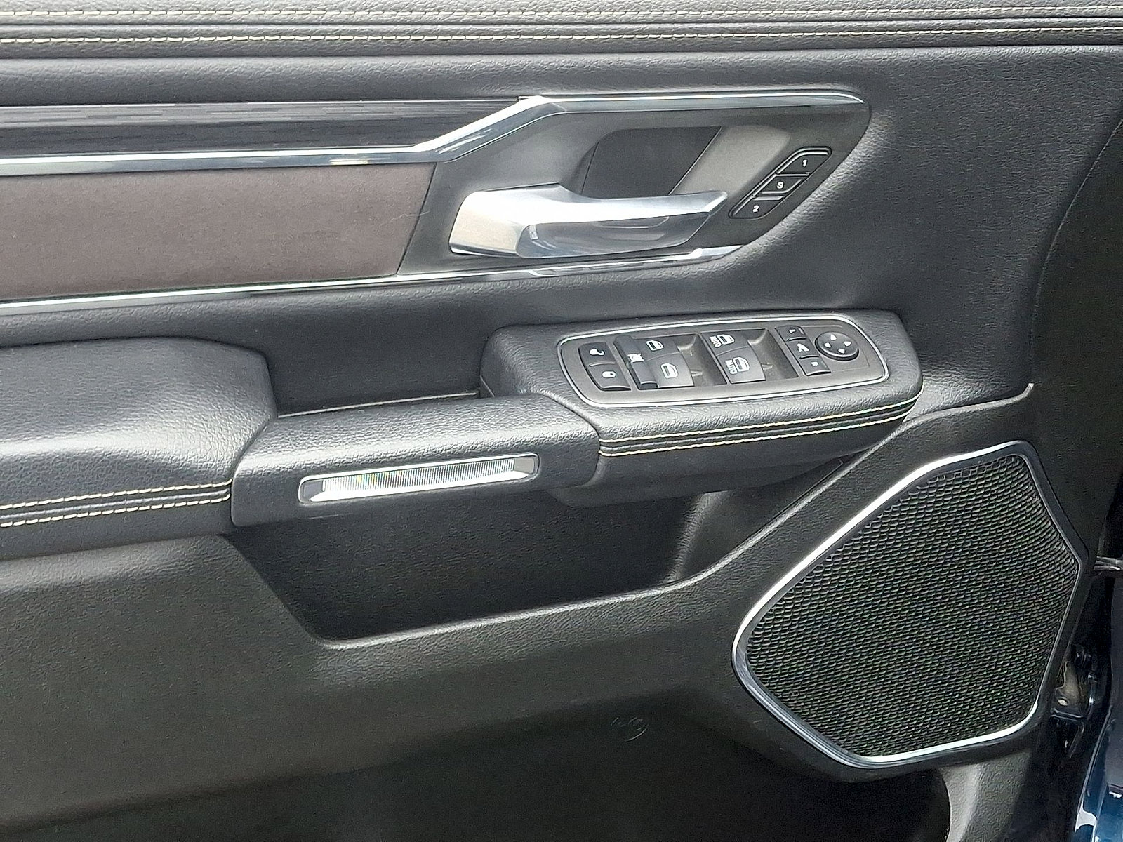 Used 2024 RAM 1500 Laramie RWD image 10