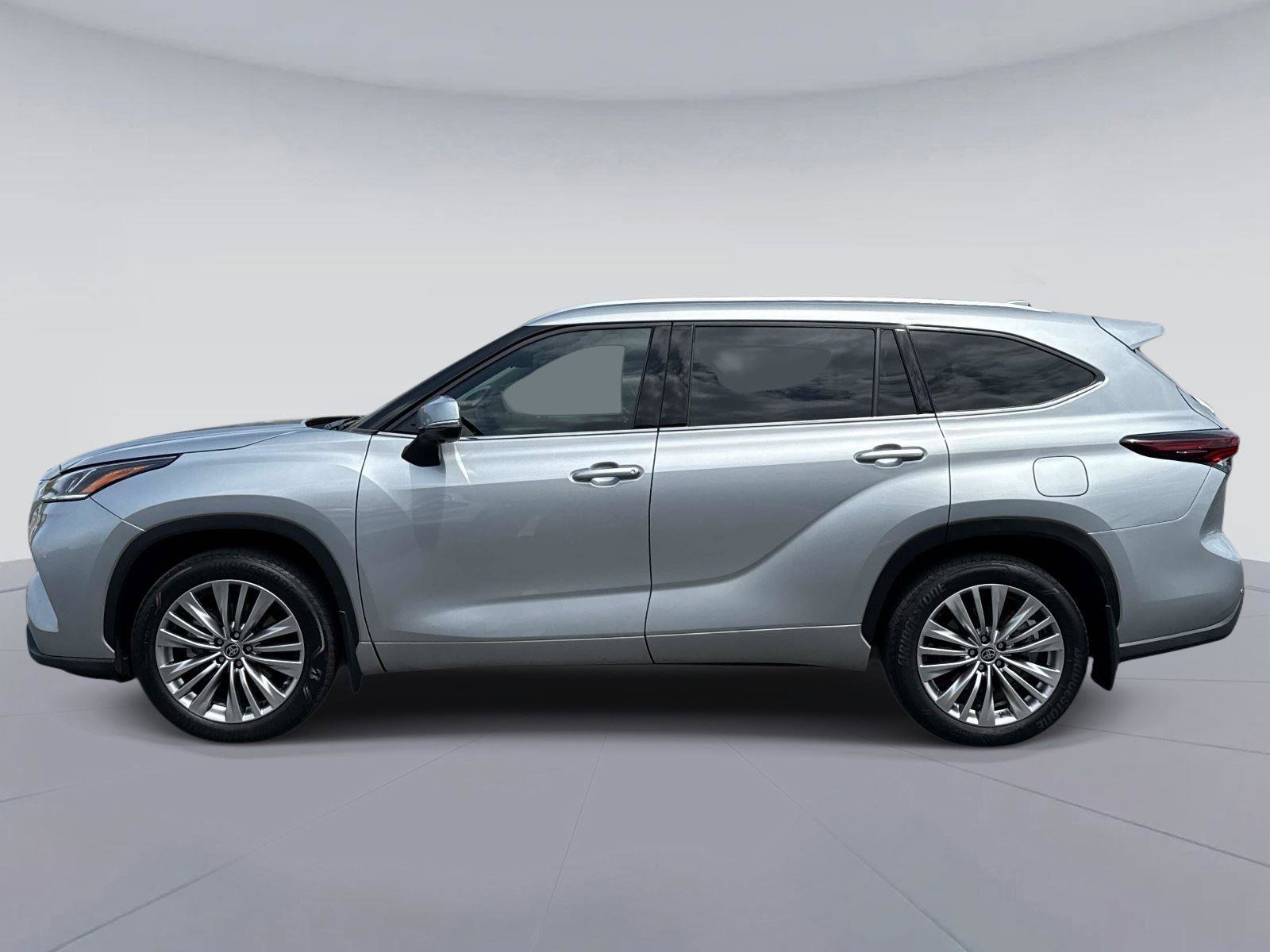 Used 2024 Toyota Highlander Platinum FWD image 7