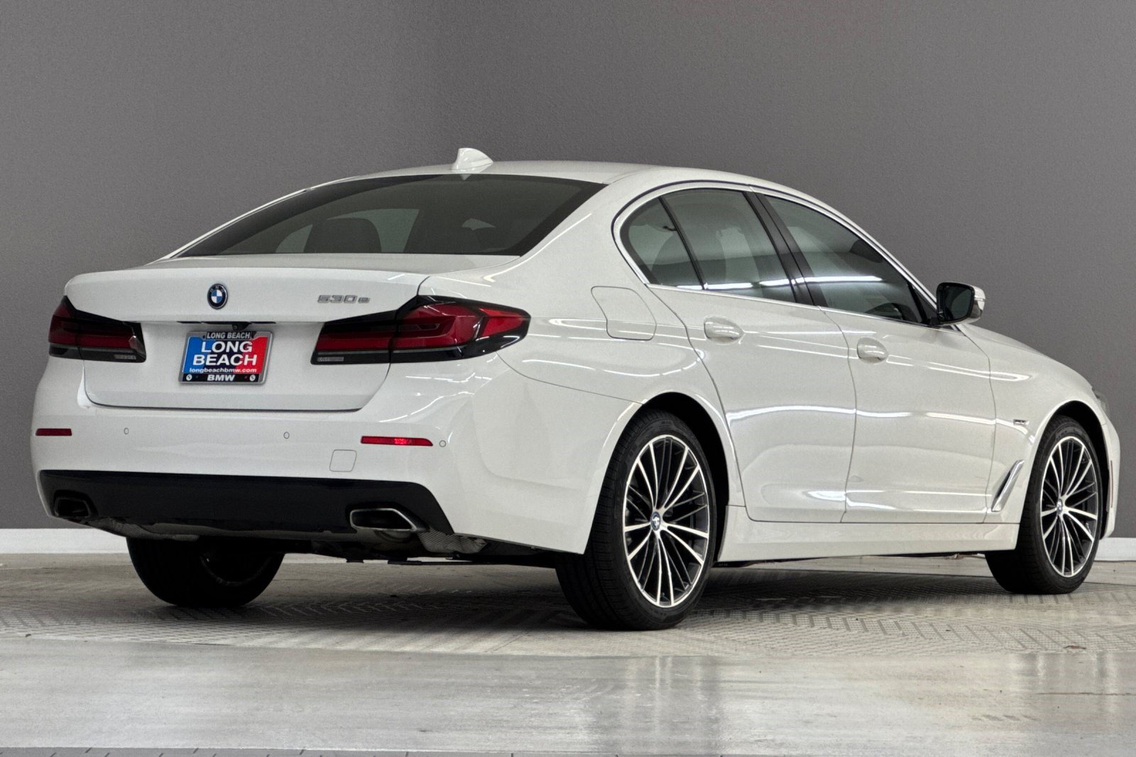 Certified 2023 BMW 530e w/ Convenience Package RWD image 9