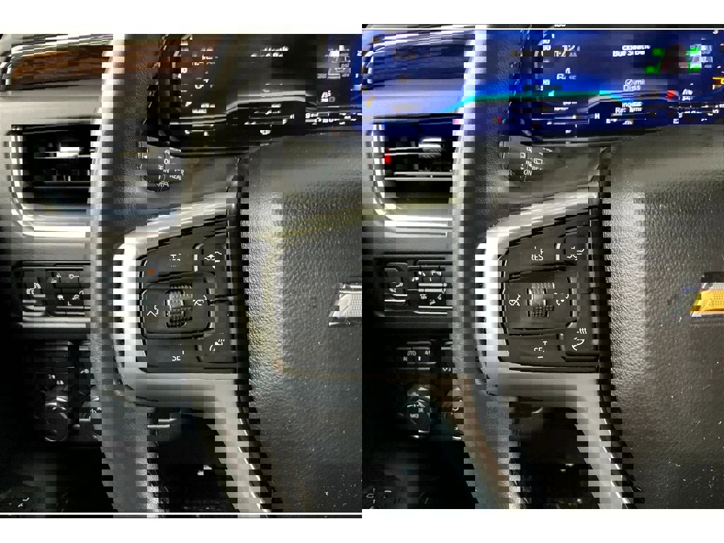 Used 2023 Chevrolet Suburban Premier image 19