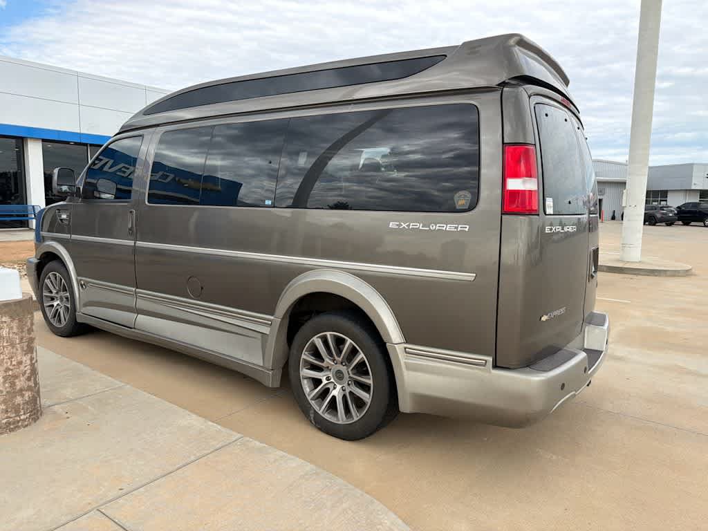Used 2021 Chevrolet Express 2500 w/ Enhanced Convenience Package RWD image 6