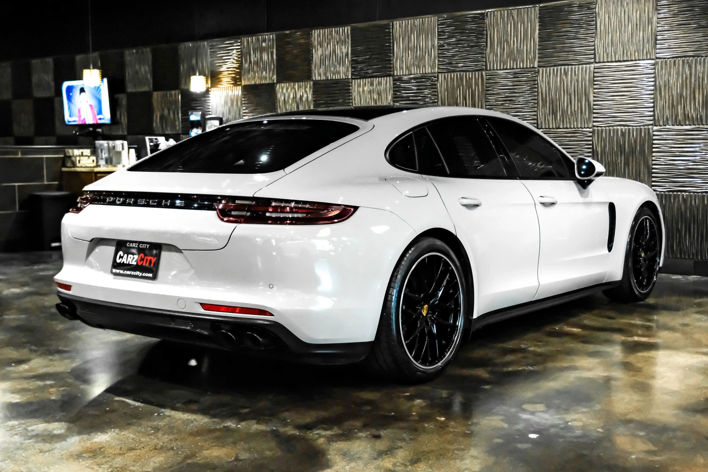 Used 2018 Porsche Panamera 4 AWD/4WD image 9
