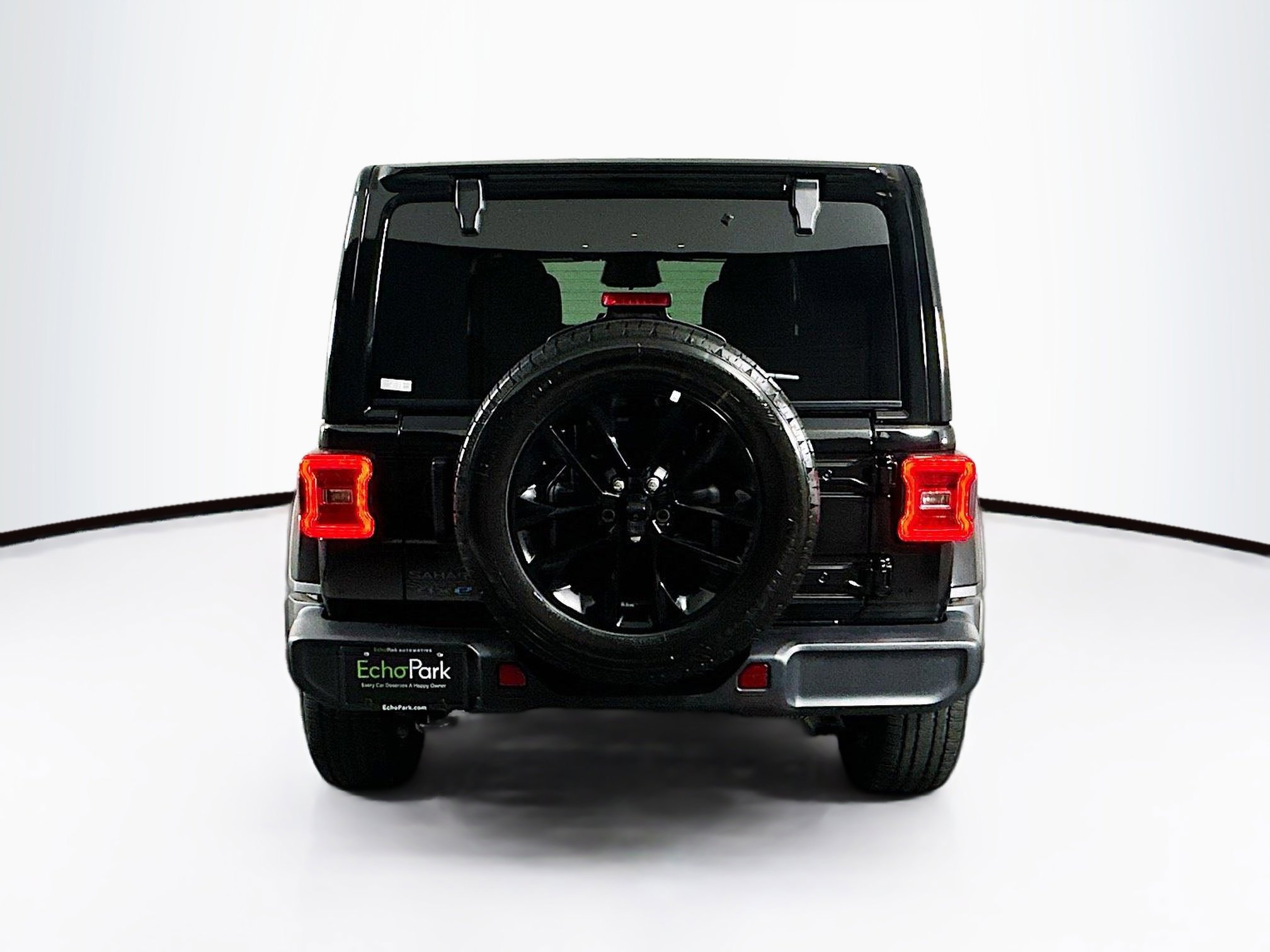 Used 2025 Jeep Wrangler Sahara image 7