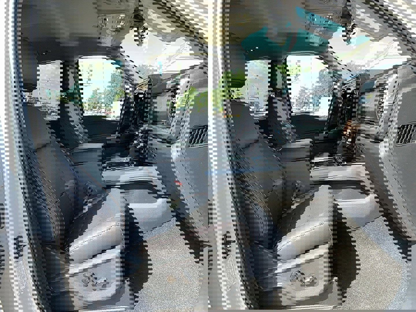 New 2025 Ford F450 Lariat image 13