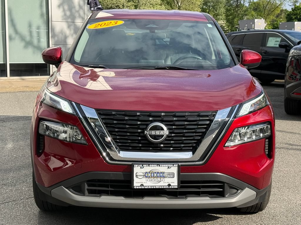 Used 2023 Nissan Rogue SV AWD/4WD image 2
