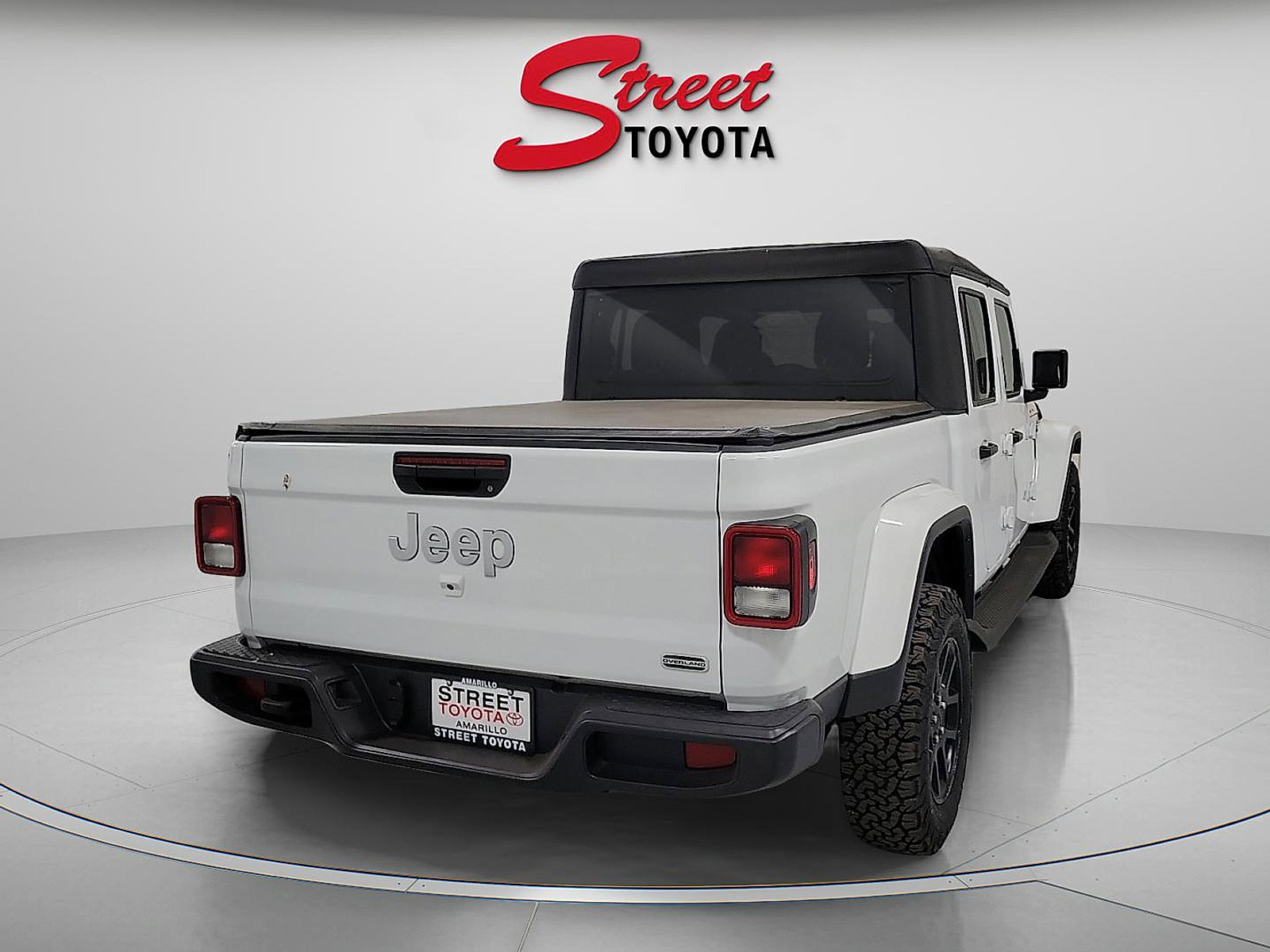 Used 2023 Jeep Gladiator Overland image 4