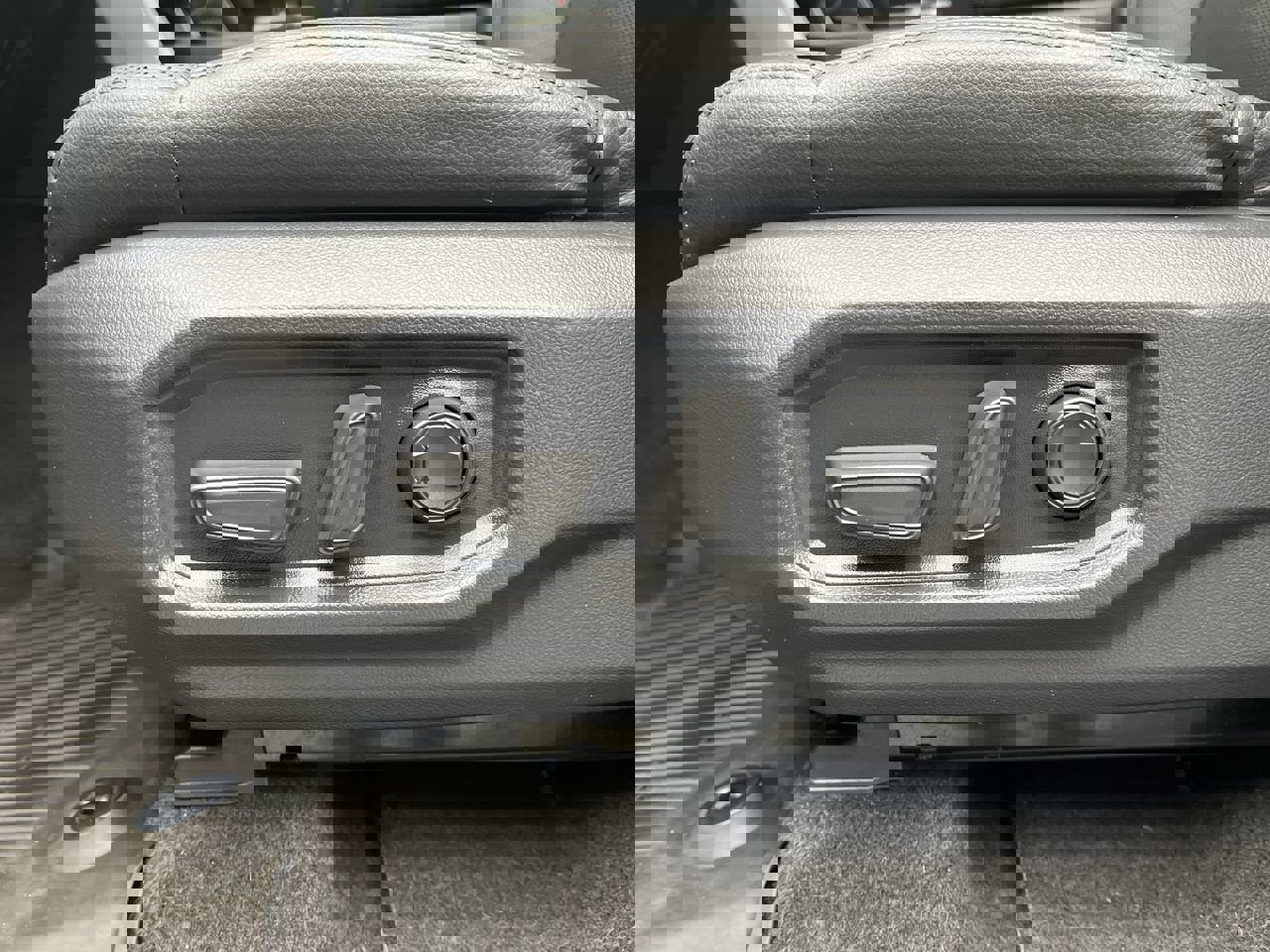 Used 2022 Toyota Tundra SR5 w/ TRD Sport Premium Package image 9