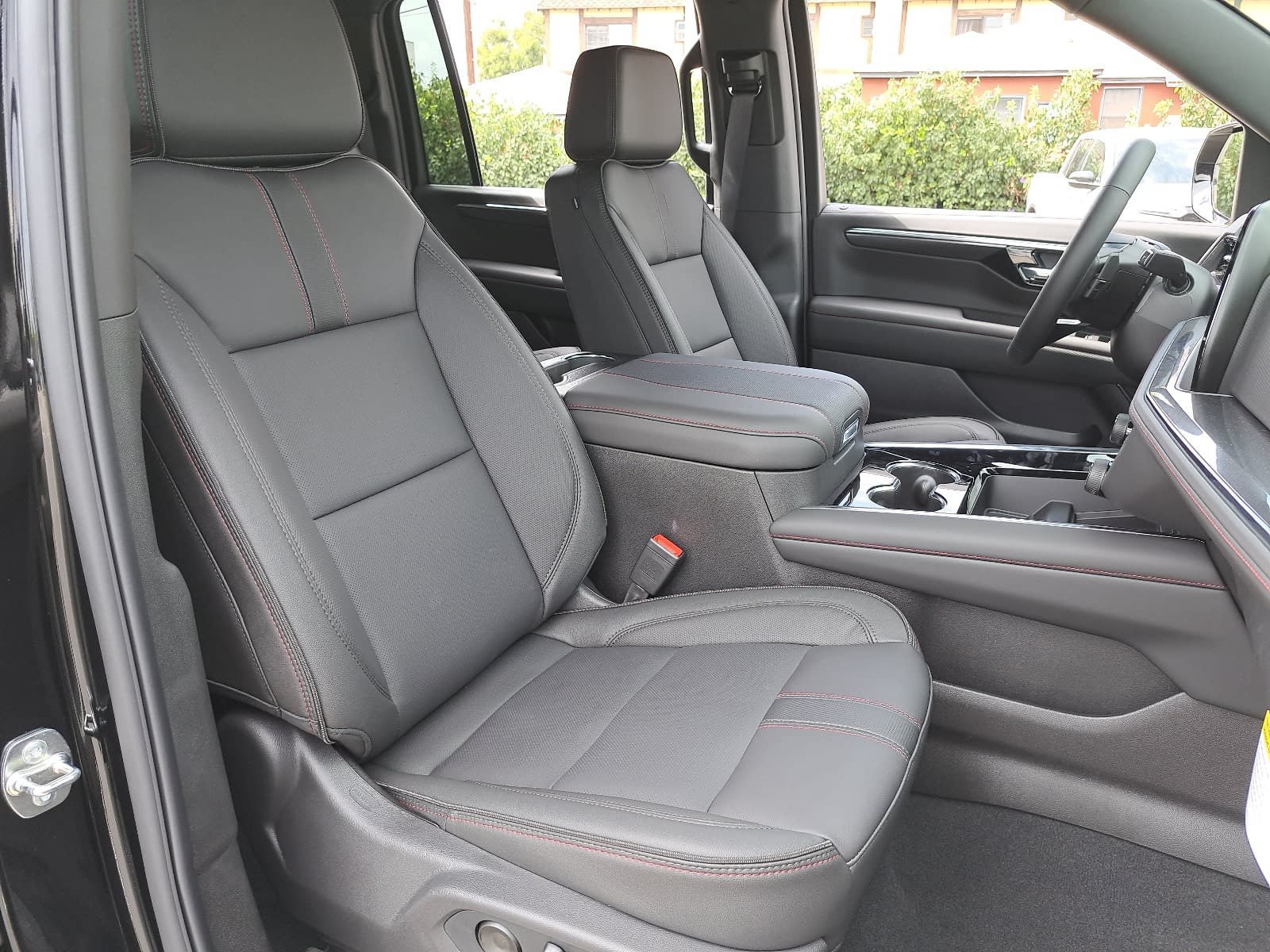 Used 2026 Chevrolet Suburban RST w/ Comfort Package RWD image 10