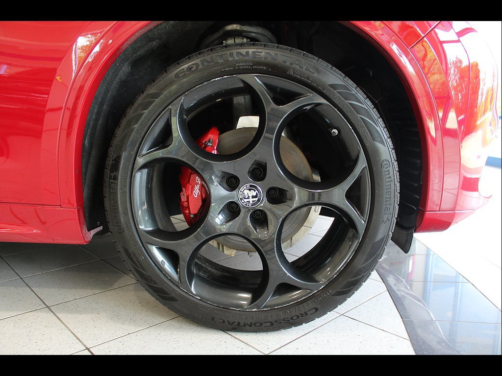 Used 2022 Alfa Romeo Stelvio Veloce AWD/4WD image 10