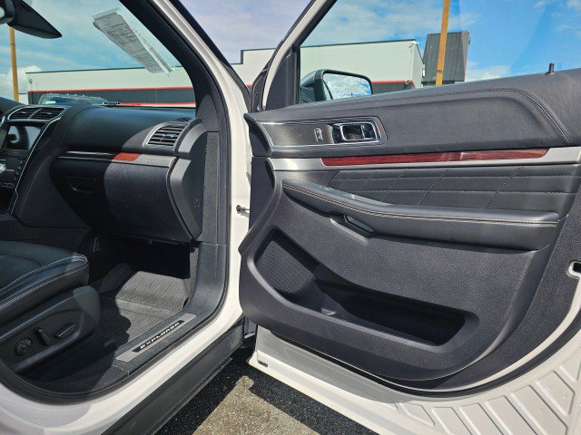 Used 2019 Ford Explorer Platinum AWD/4WD image 12