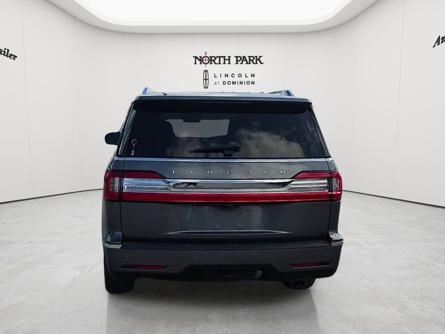 Used 2021 Lincoln Navigator Reserve w/ Luxury Package AWD/4WD image 4