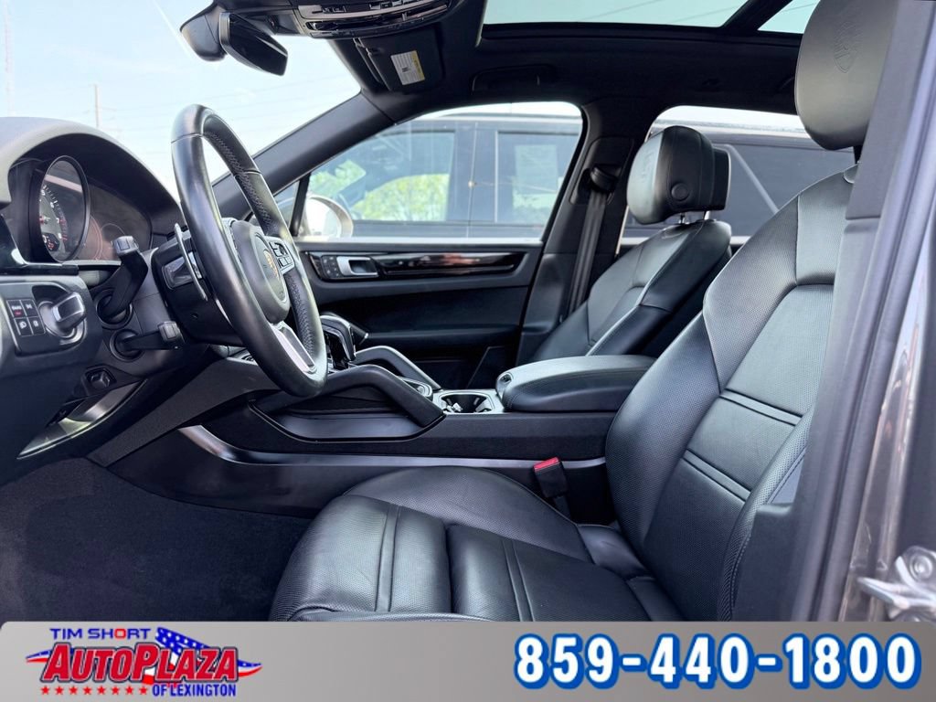 Used 2023 Porsche Cayenne w/ Premium Package AWD/4WD image 37
