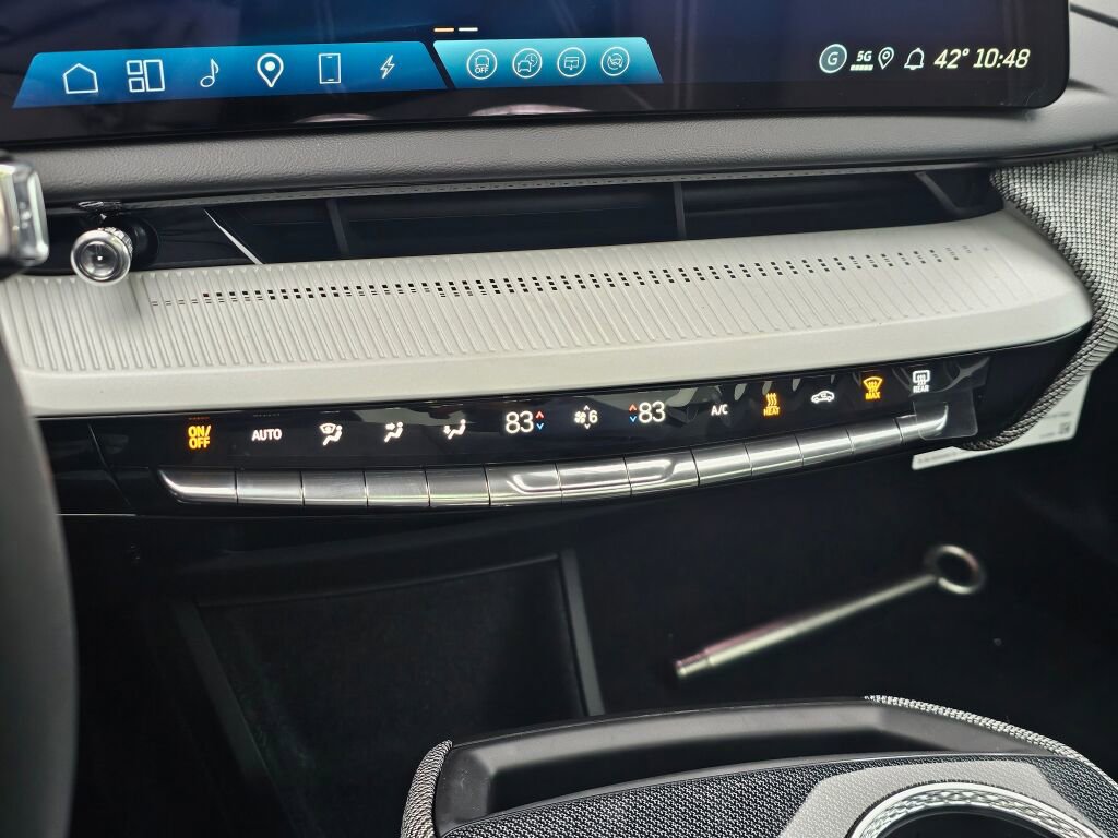 New 2026 Cadillac Optiq Luxury 1 image 36