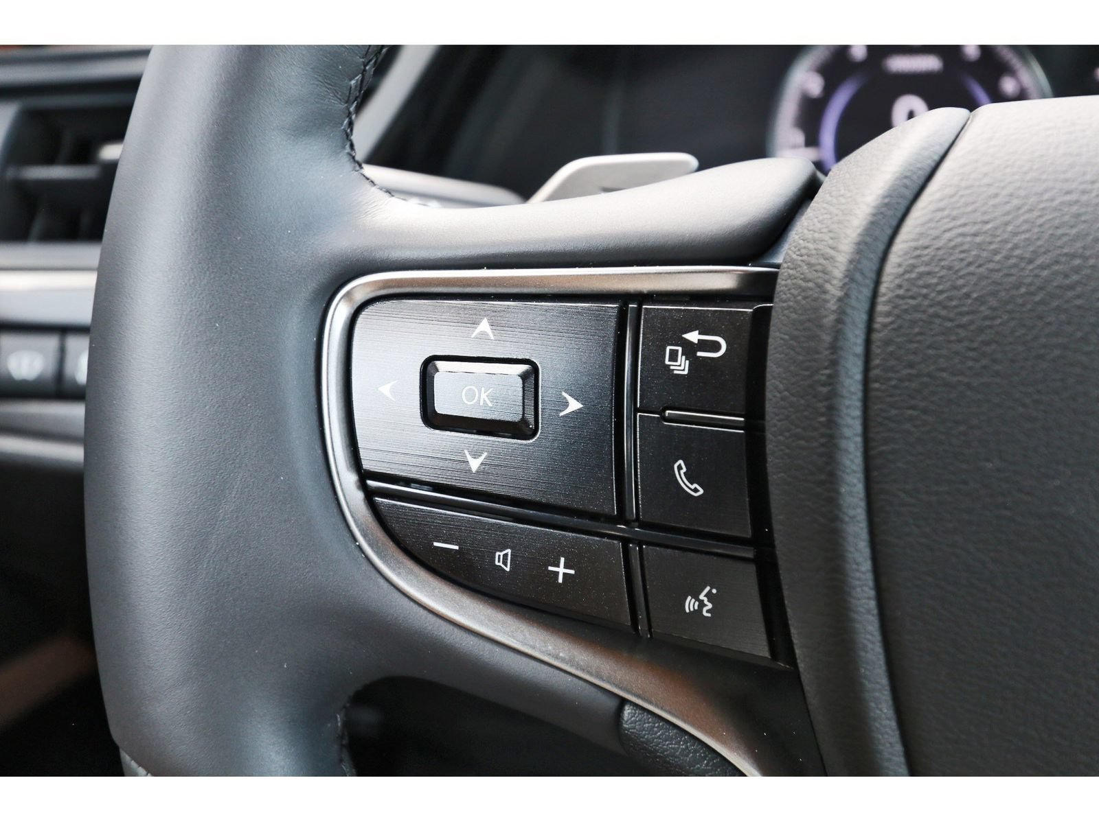 Used 2022 Lexus ES 350 Ultra Luxury w/ Accessory Package 2 FWD image 17