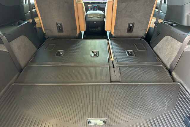 New 2026 Cadillac Escalade Luxury w/ Touring Package AWD/4WD image 17