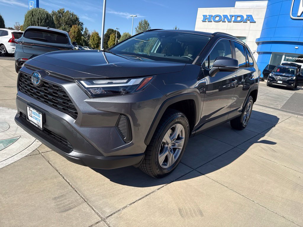 Used 2022 Toyota RAV4 XLE w/ Convenience Package AWD/4WD image 13