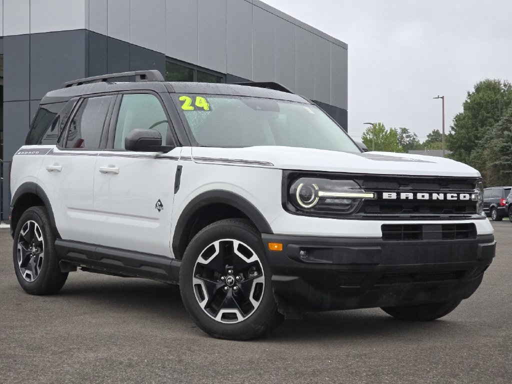 Used 2024 Ford Bronco Sport Outer Banks w/ Tech Package AWD/4WD image 2