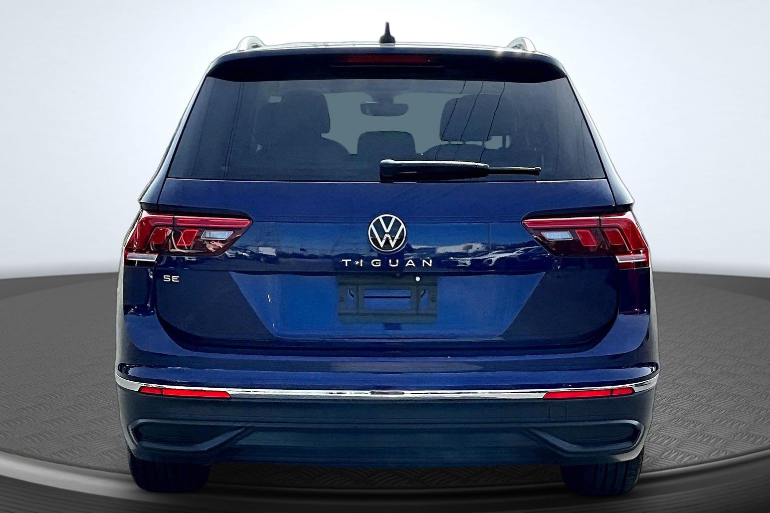 Used 2022 Volkswagen Tiguan SE FWD image 4