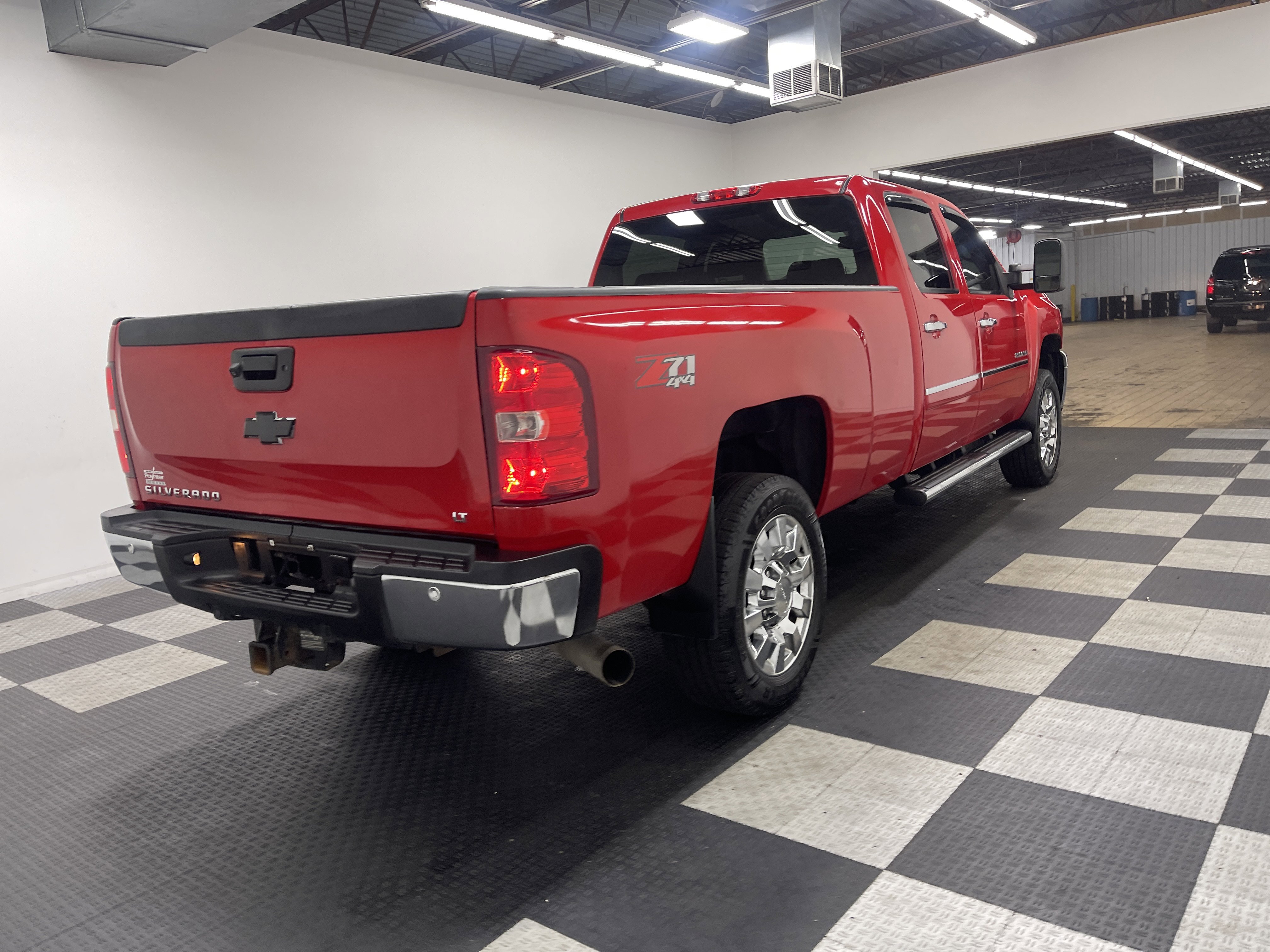Used 2014 Chevrolet Silverado 2500 LT w/ Custom Sport Truck Package image 5