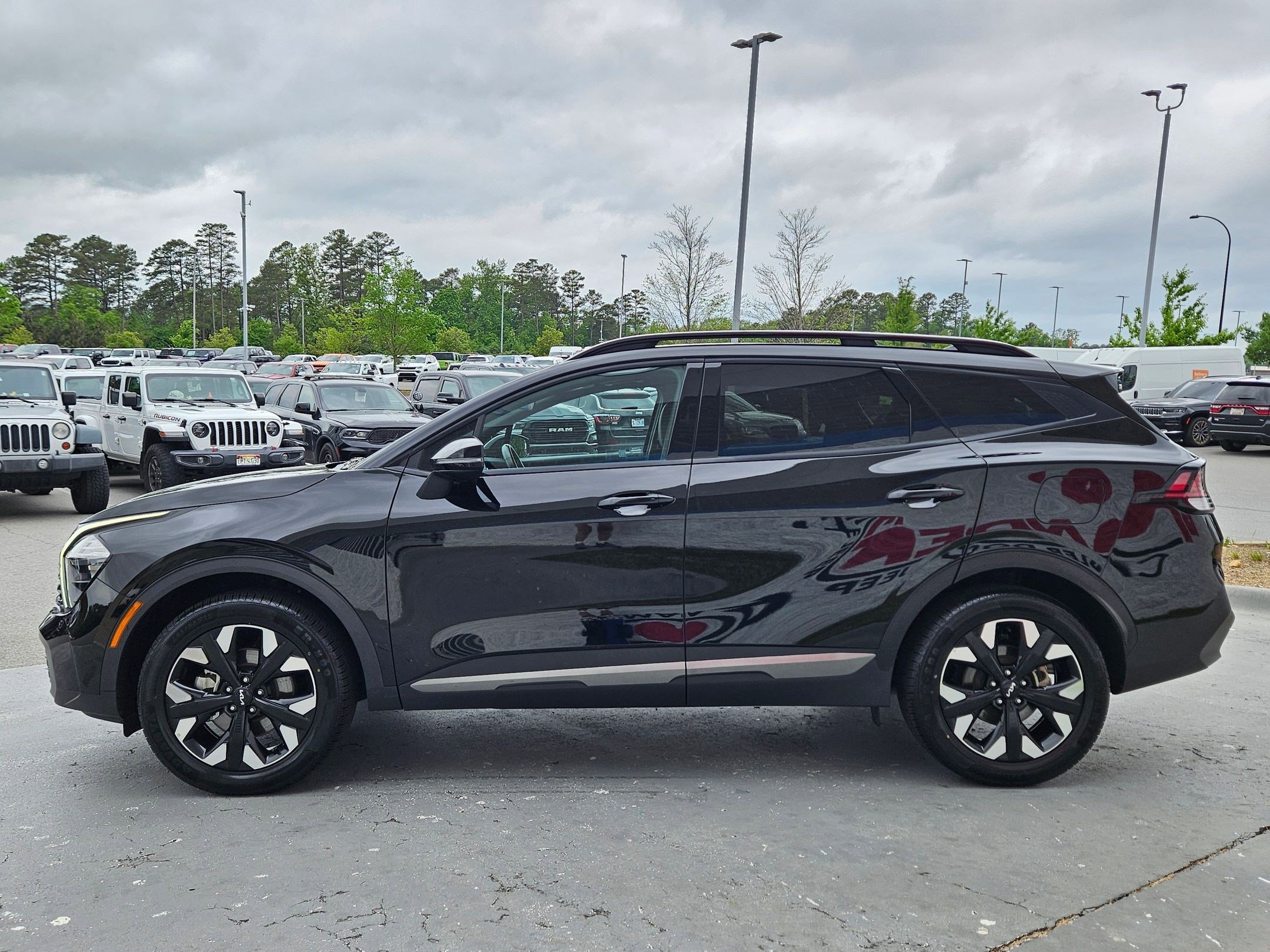 Used 2023 Kia Sportage X-Line w/ X-Line Premium Package AWD/4WD image 4