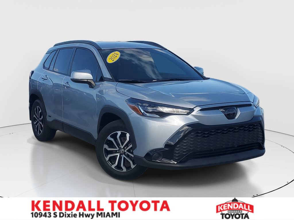 Used 2024 Toyota Corolla Cross SE image 1