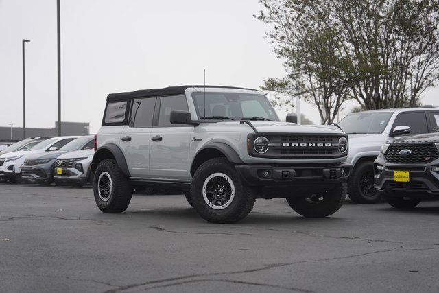 Used 2022 Ford Bronco Black Diamond w/ Sasquatch Package image 2