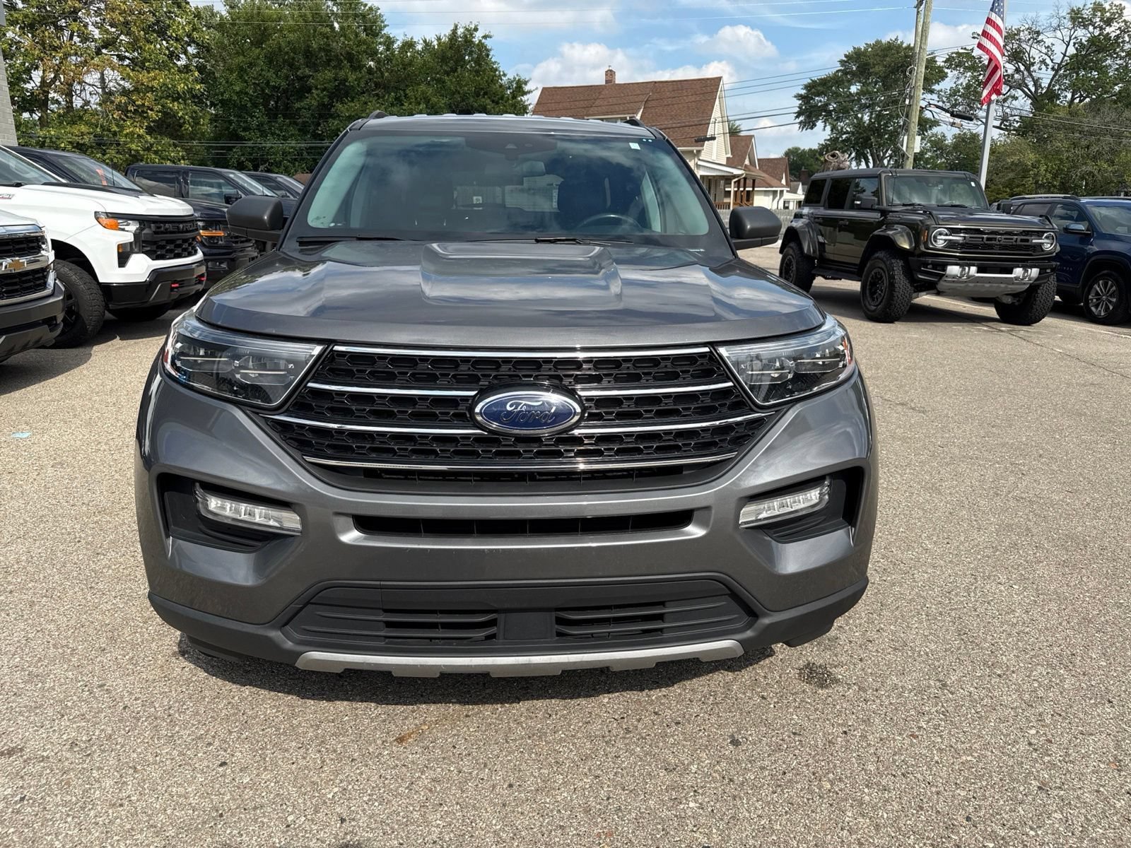 Used 2021 Ford Explorer XLT w/ Equipment Group 202A AWD/4WD image 12
