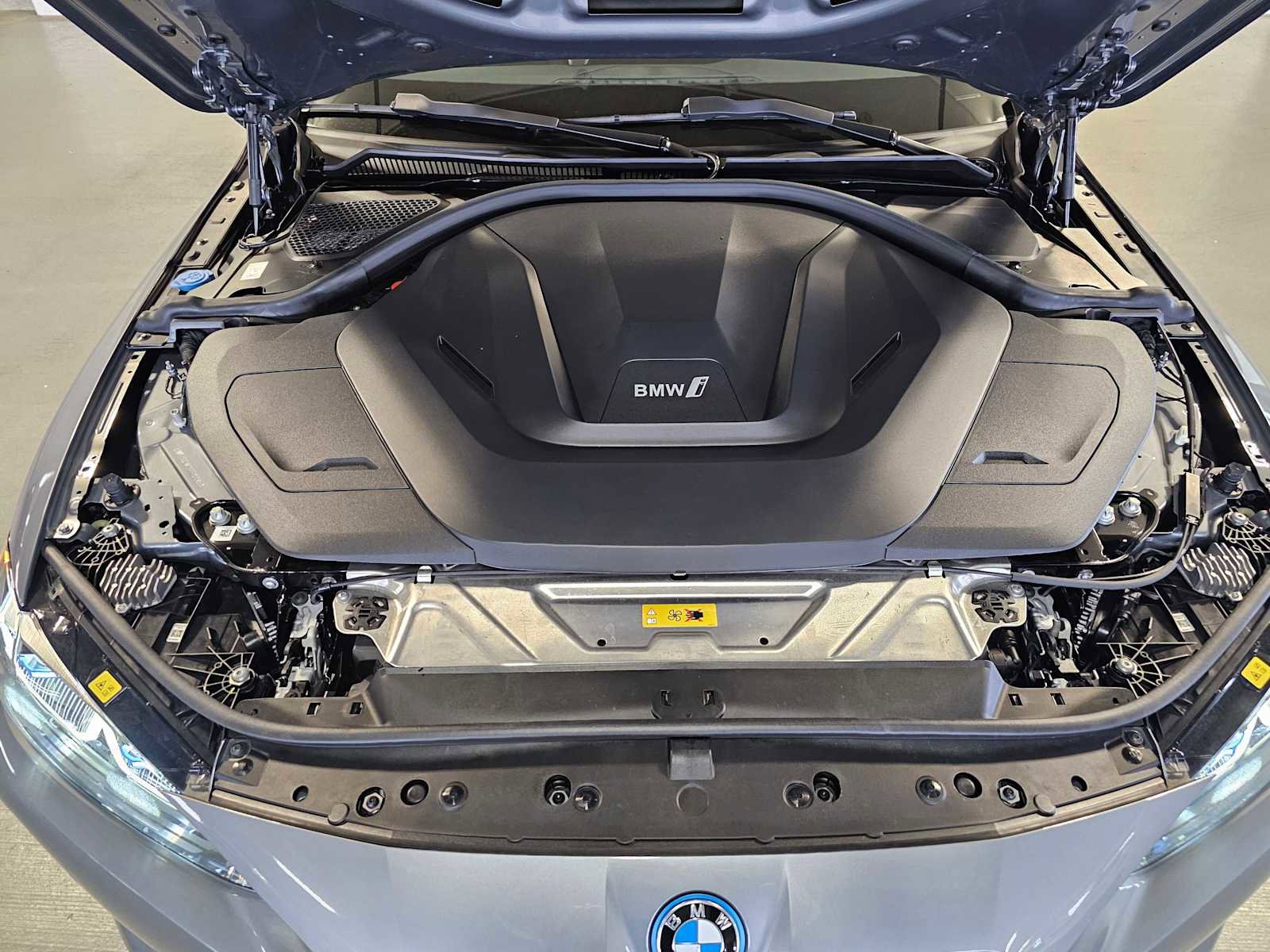 Used 2023 BMW i4 eDrive40 image 8