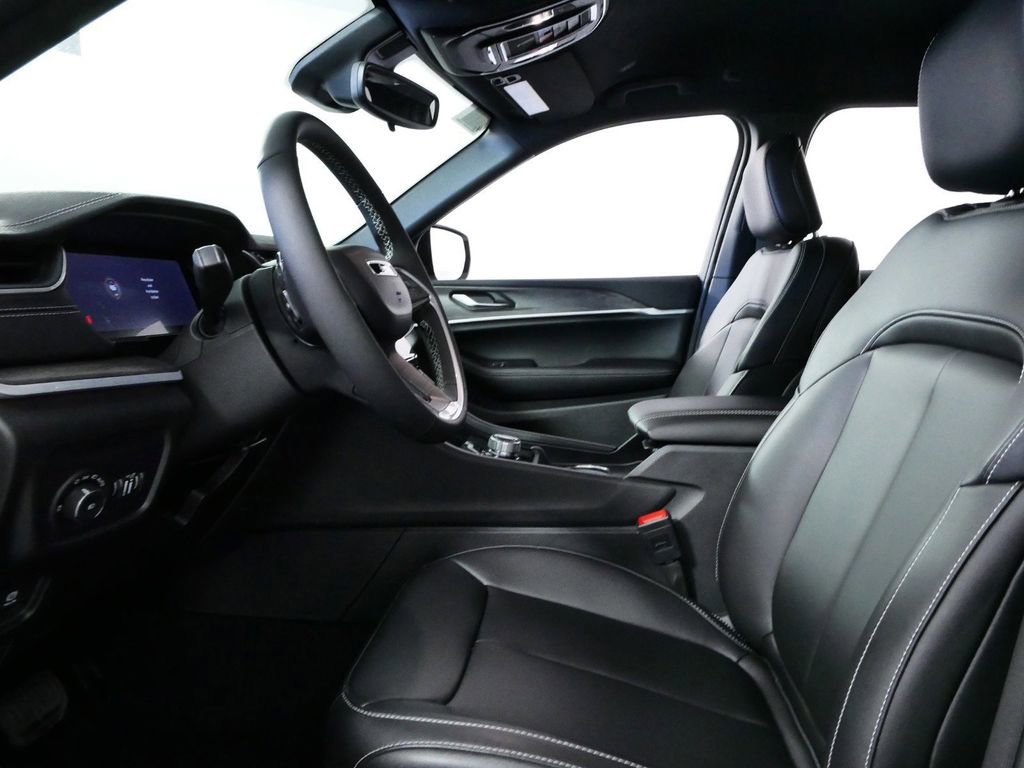 Certified 2024 Jeep Grand Cherokee Limited w/ Black Appearance Package image 34